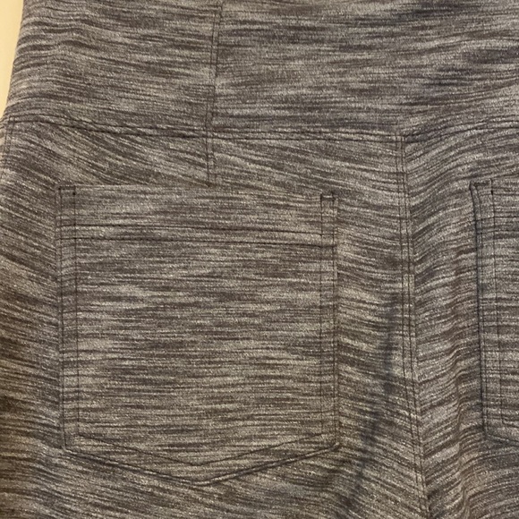 Athleta gray marled leggings. Wide 4” waistband. Size Small
C - Picture 4 of 12